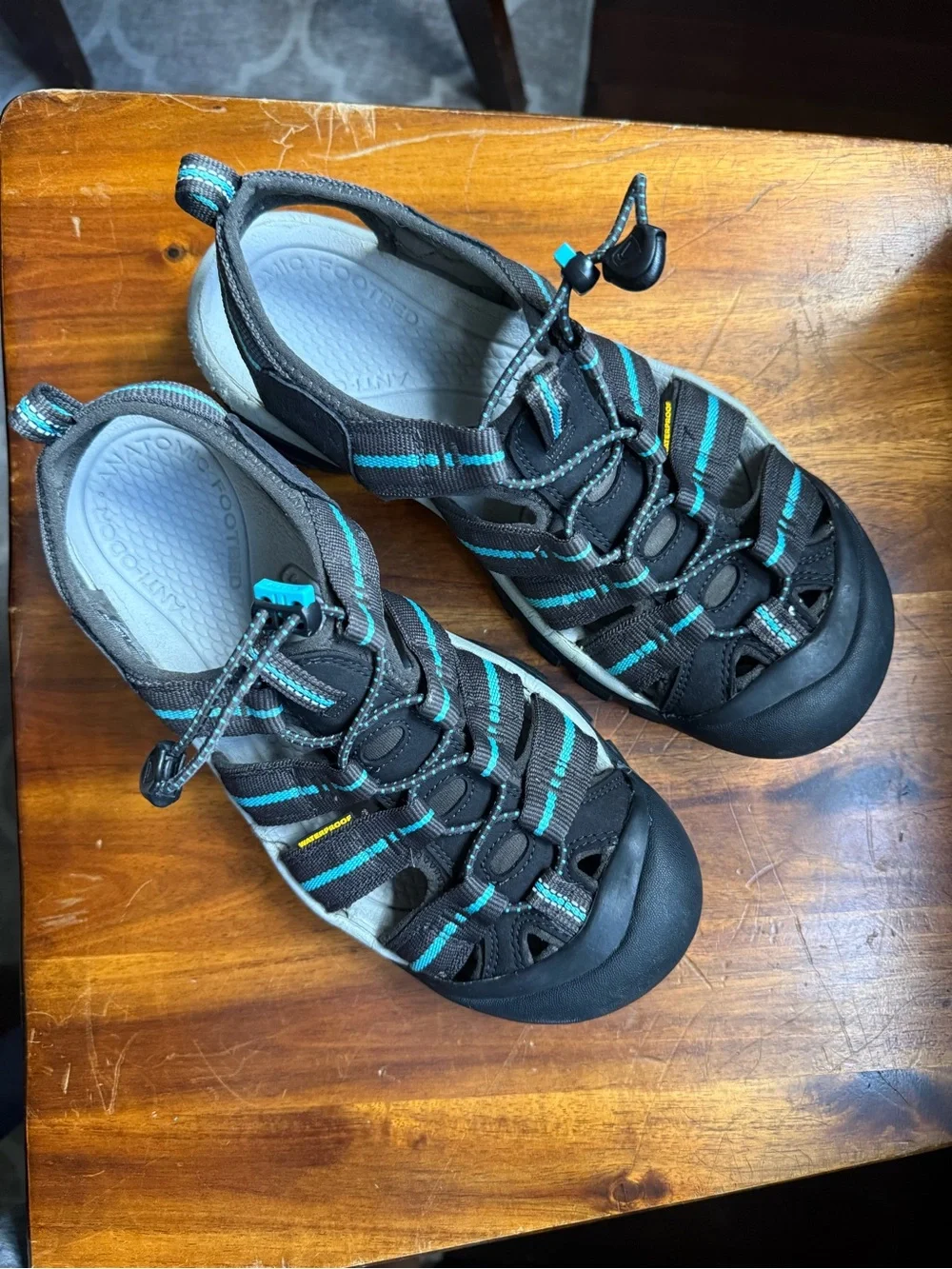 Keen woman’s ' Black & Teal Newport H2 Closed-Toe Sandals